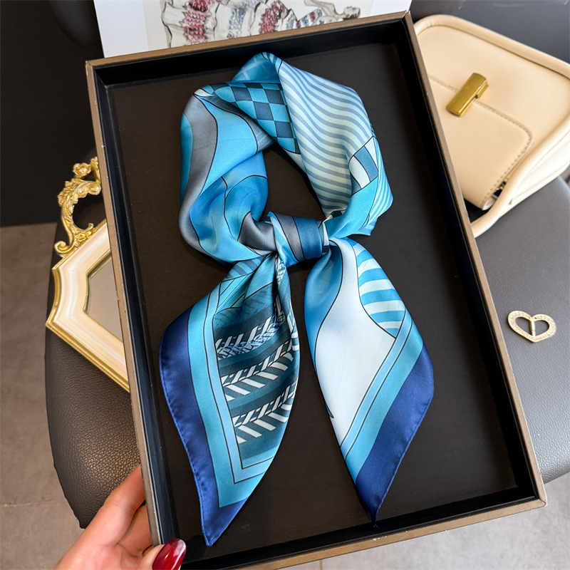 2026 New Geometry Print Silk S - Silk Tie Woven recension och pris